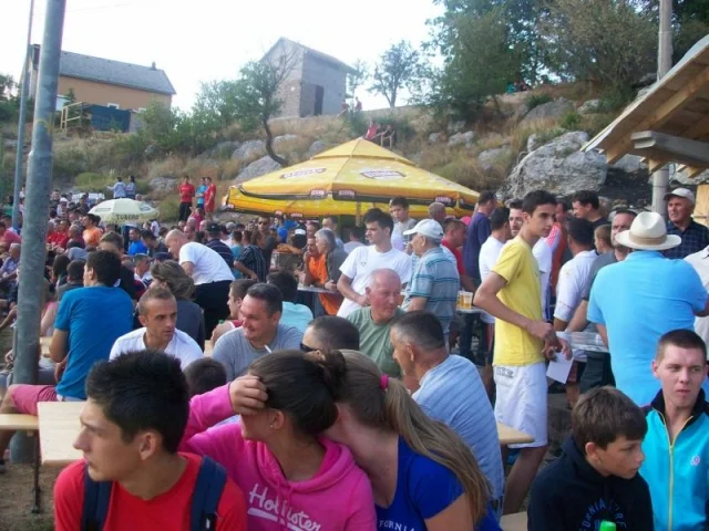ODRŽAN HUMANITARNI TURNIR